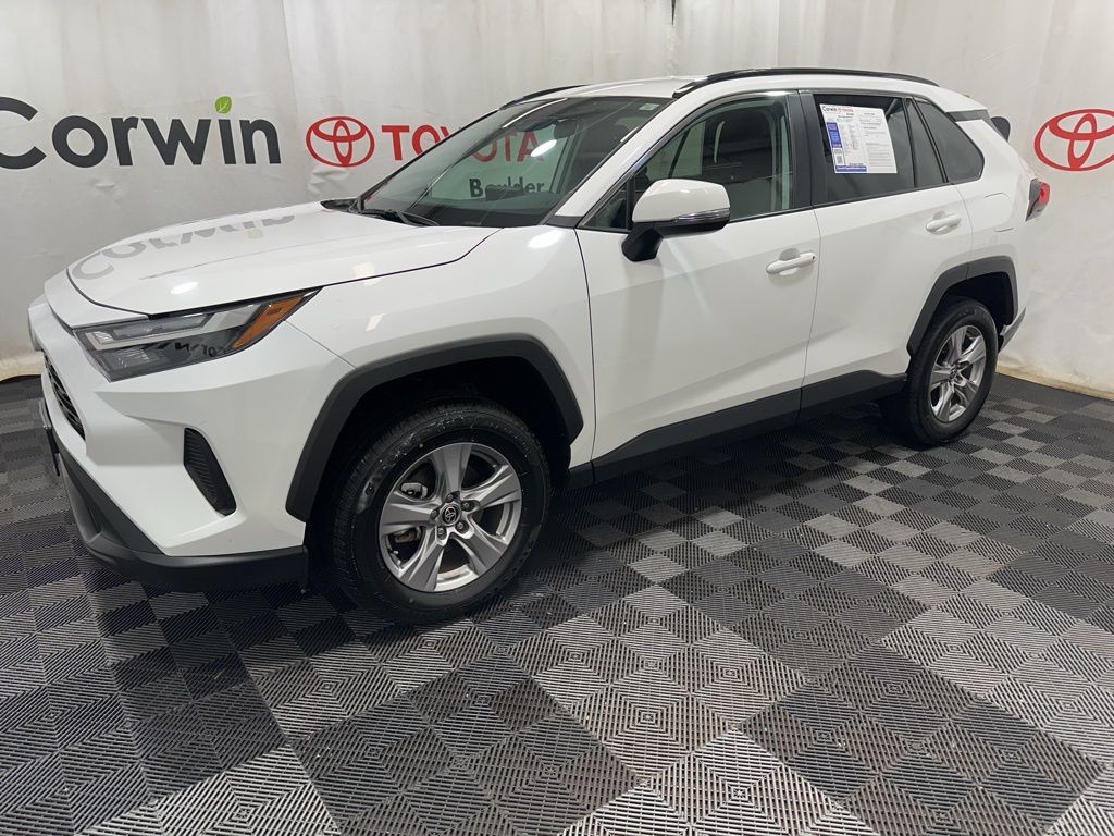 2025 Toyota RAV4 photo 4