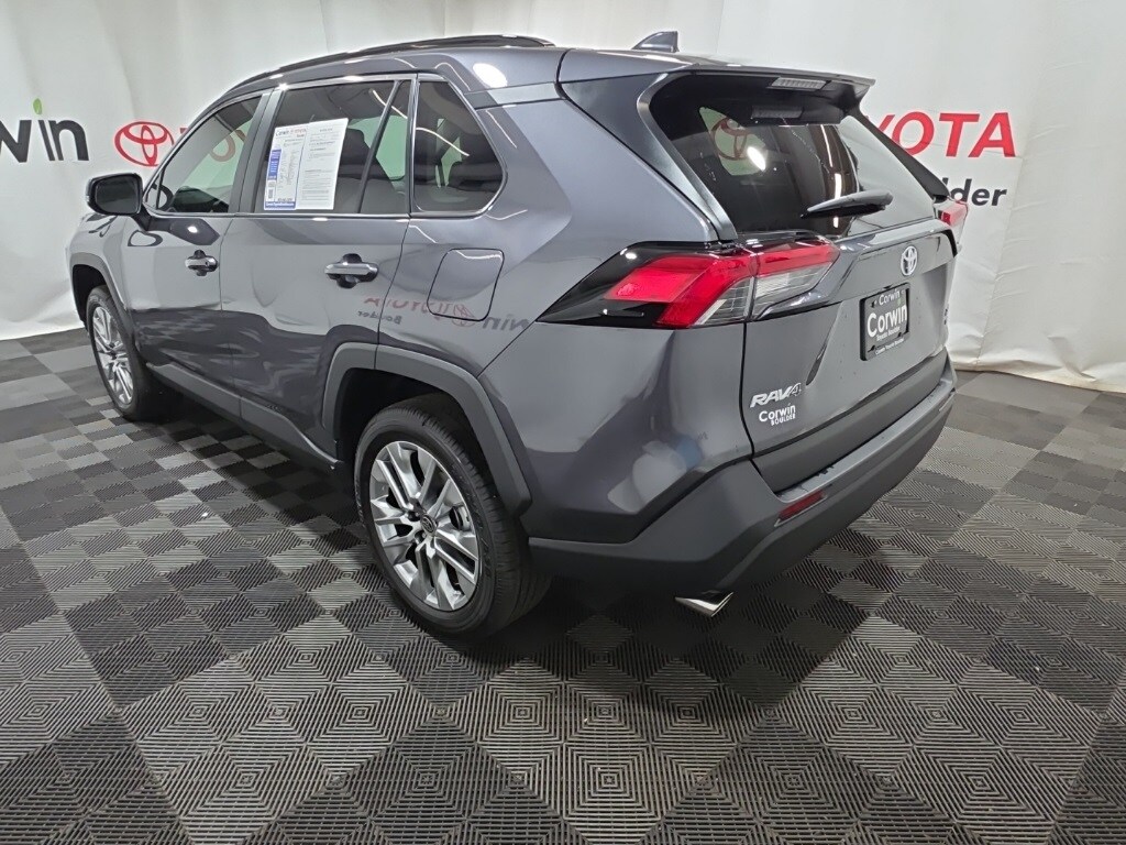 2025 Toyota RAV4 XLE Premium photo 4