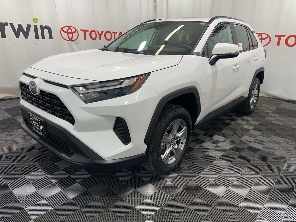 2025 Toyota RAV4 XLE photo 3