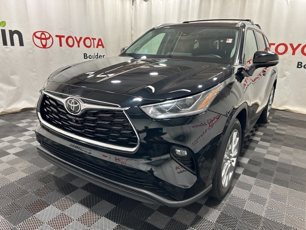 2023 Toyota Highlander Limited photo 3