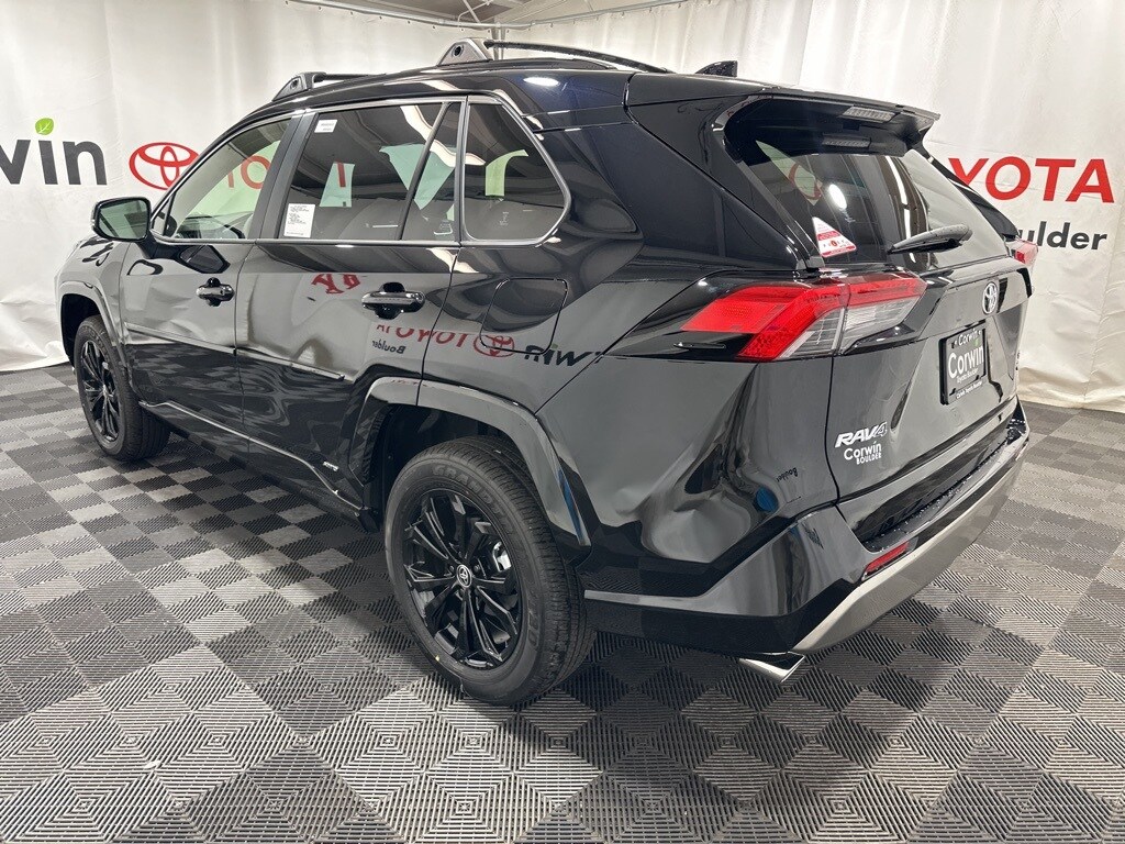2025 Toyota RAV4 Hybrid SE photo 2