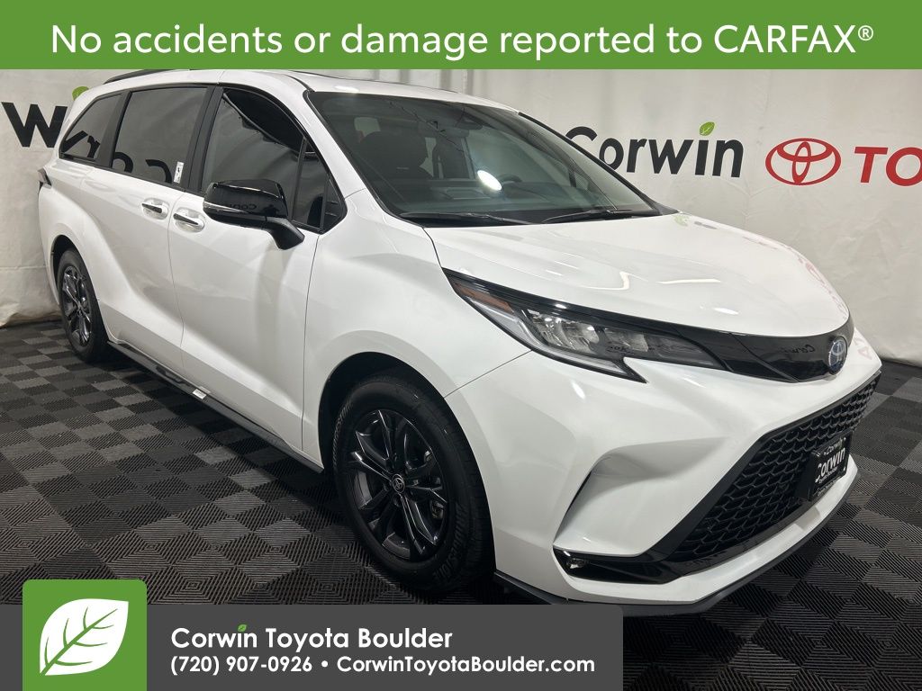 2025 Toyota Sienna XSE's photo