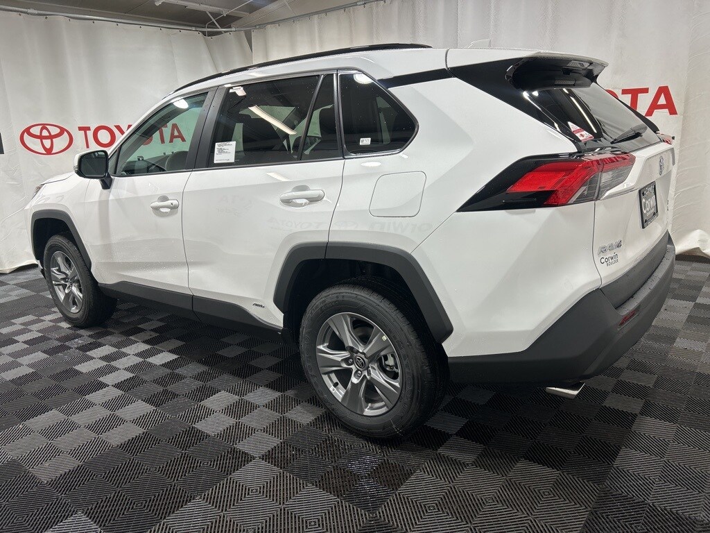 2025 Toyota RAV4 Hybrid XLE photo 2