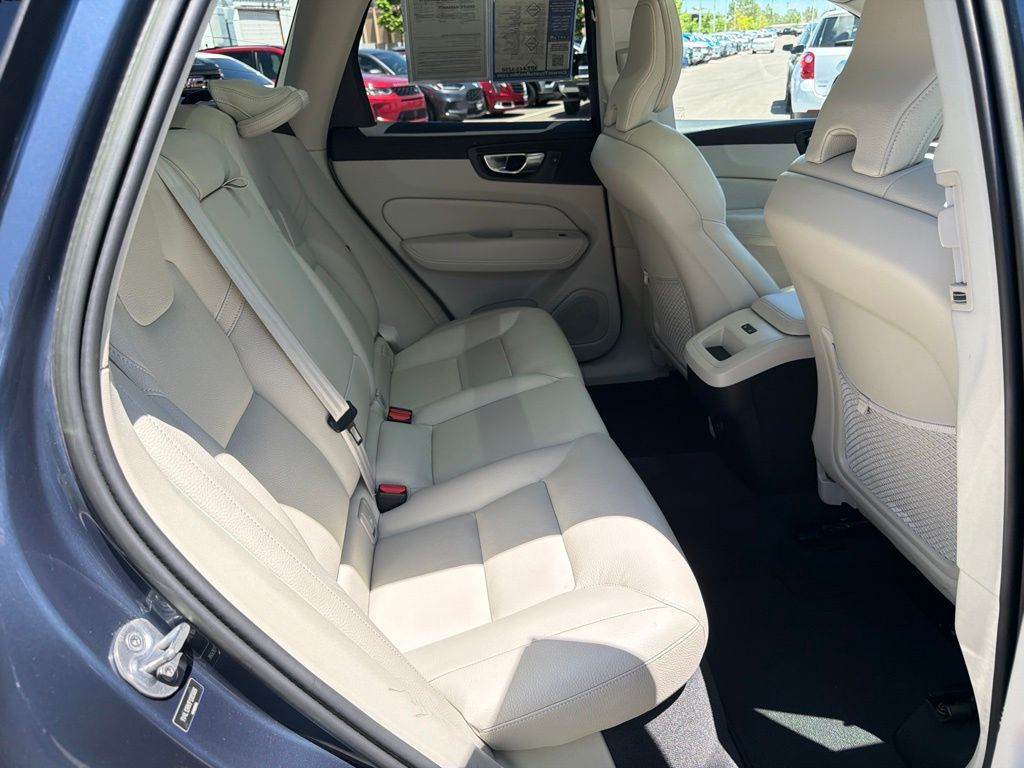 2023 Volvo XC60 Plus - Photo 15