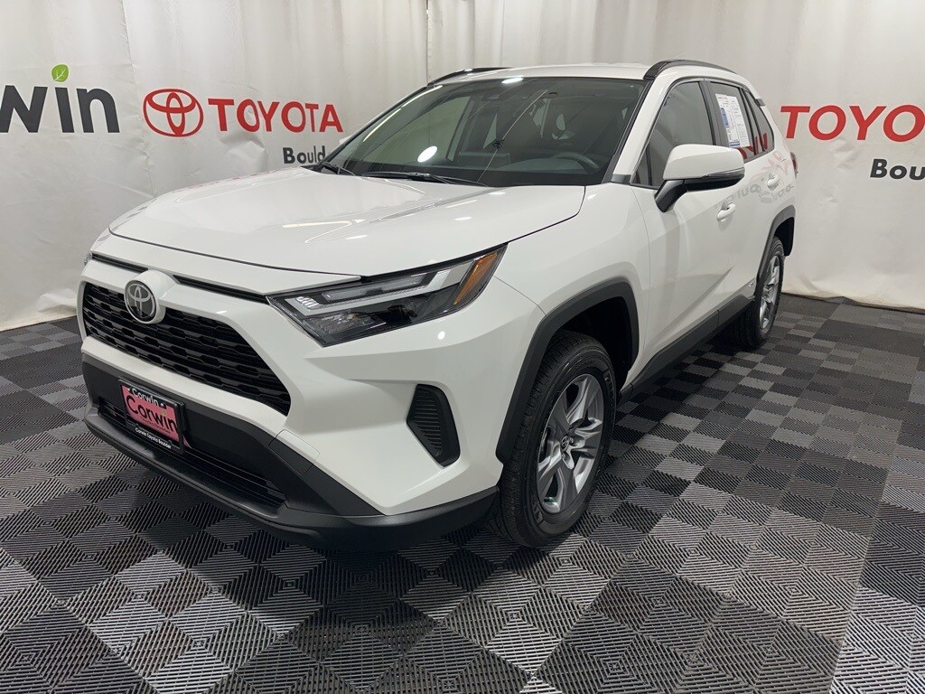 2025 Toyota RAV4 Hybrid LE photo 3