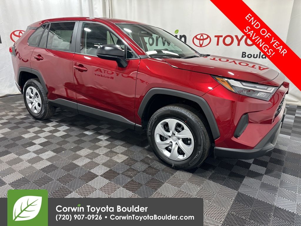 2025 Toyota RAV4 LE's photo