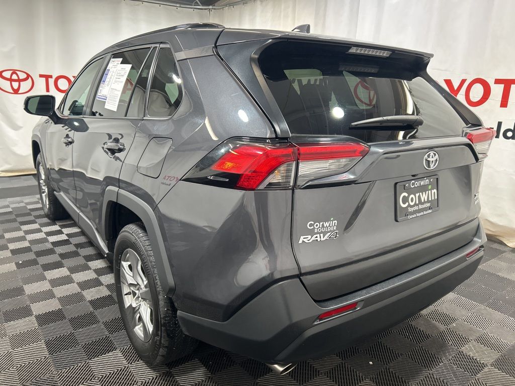 2024 Toyota RAV4 XLE photo 3