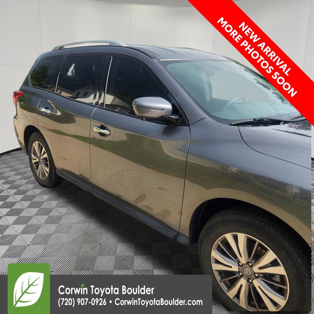 2019 Nissan Pathfinder SL 4WD's photo