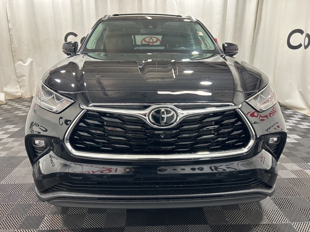2023 Toyota Highlander Limited photo 2
