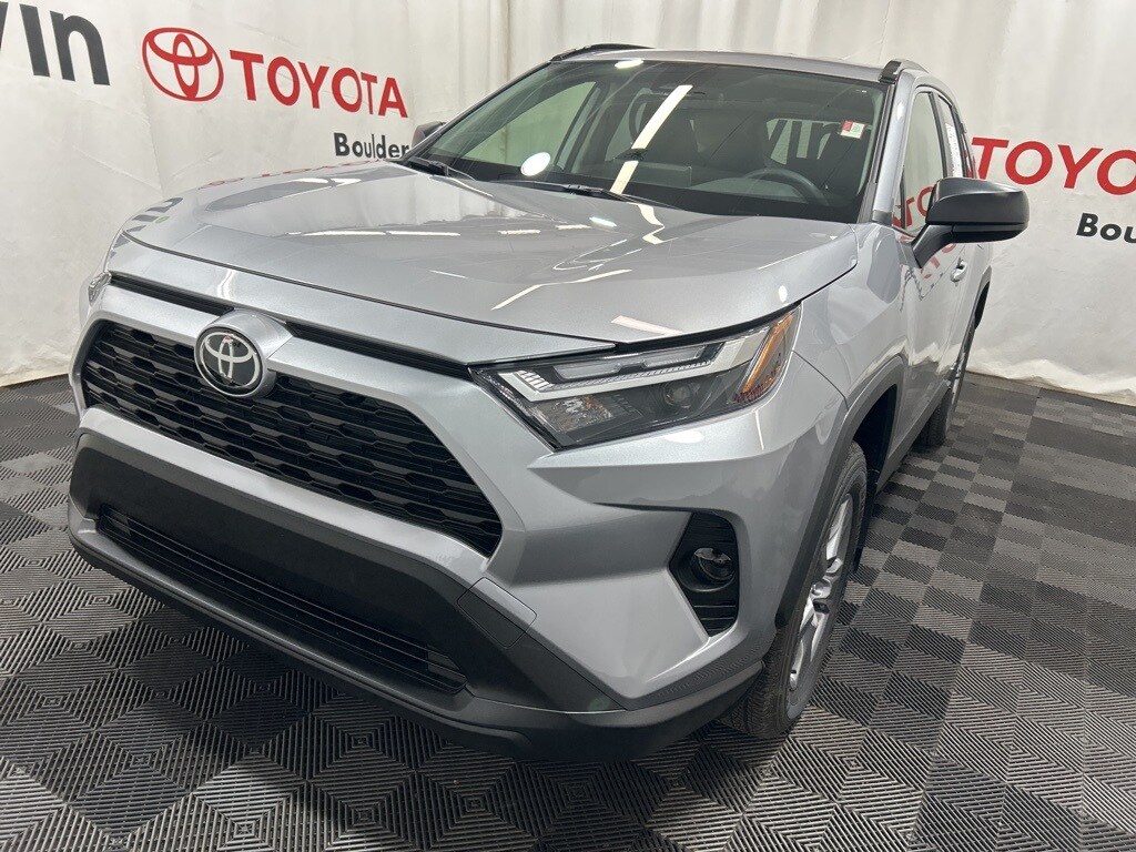 2025 Toyota RAV4 Hybrid LE photo 3