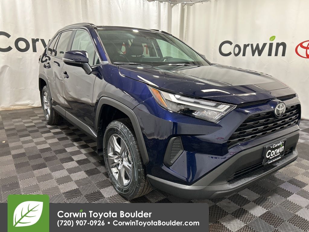 2025 Toyota RAV4 XLE's photo