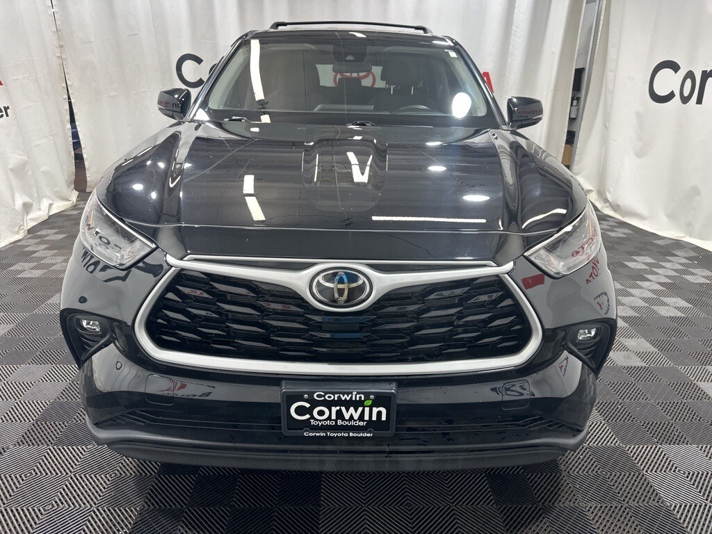 2023 Toyota Highlander LE photo 2