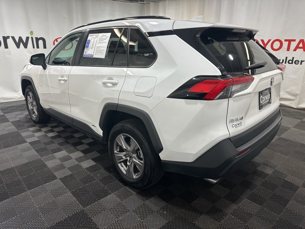 2024 Toyota RAV4 Hybrid XLE photo 3