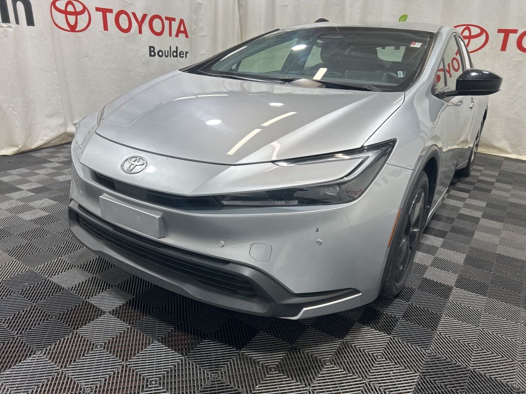 2024 Toyota Prius LE photo 3