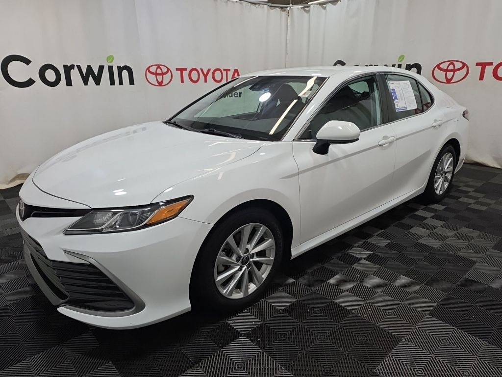 2021 Toyota Camry LE photo 3