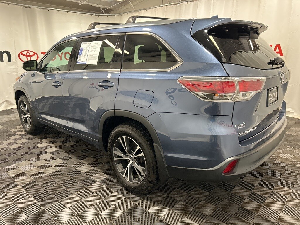 2025 Toyota 4Runner SR5 photo 2