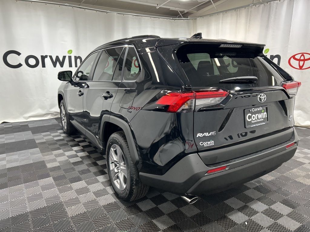 2025 Toyota RAV4 Hybrid XLE photo 2