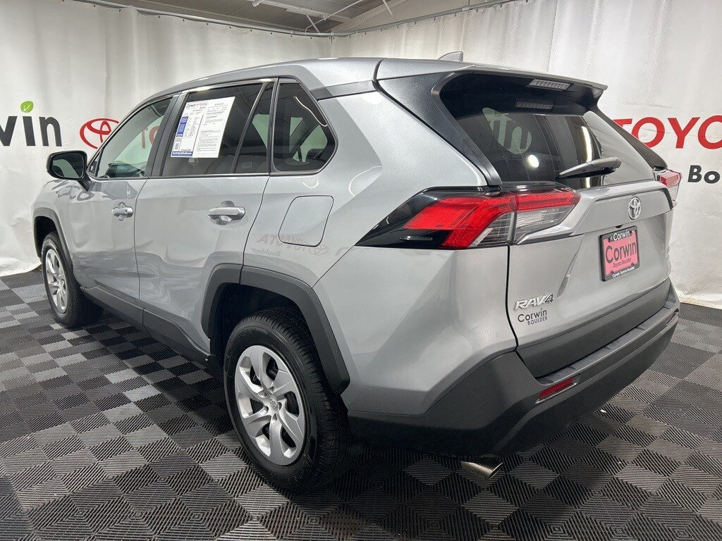 2025 Toyota RAV4 LE photo 4
