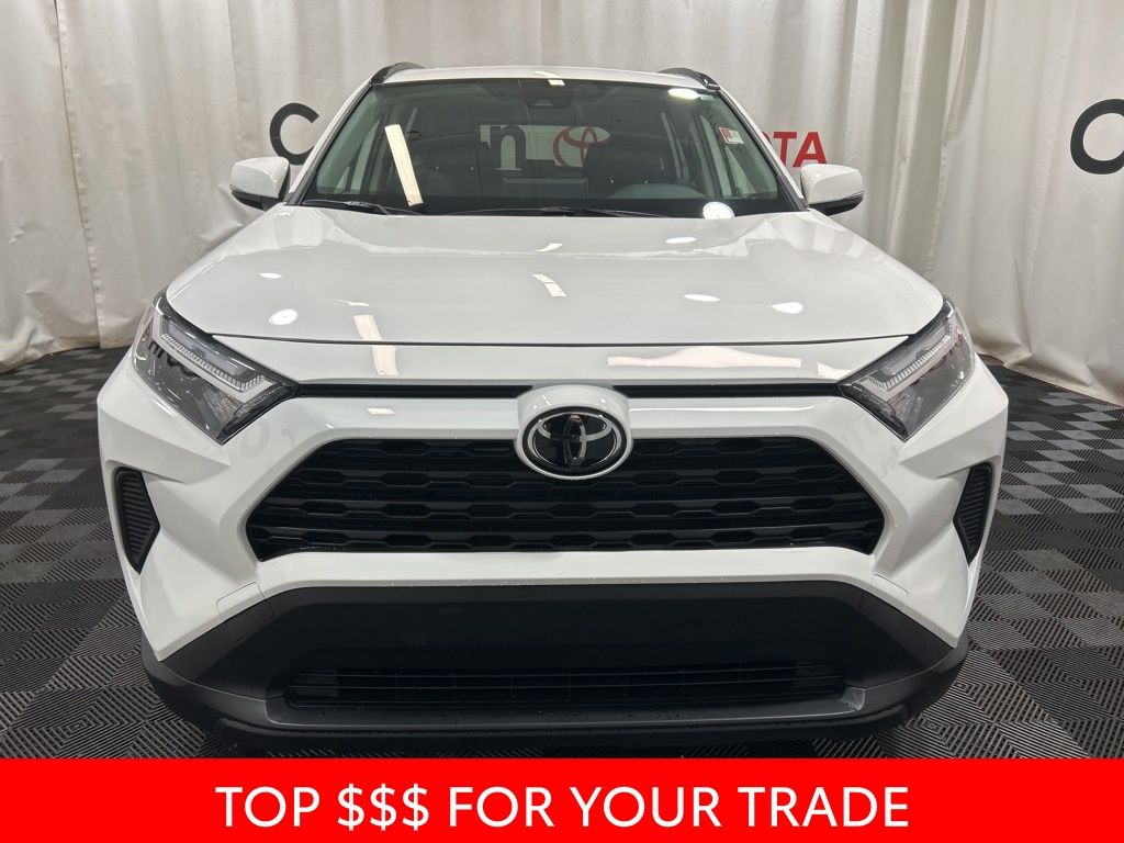 2025 Toyota RAV4 Hybrid XLE photo 2