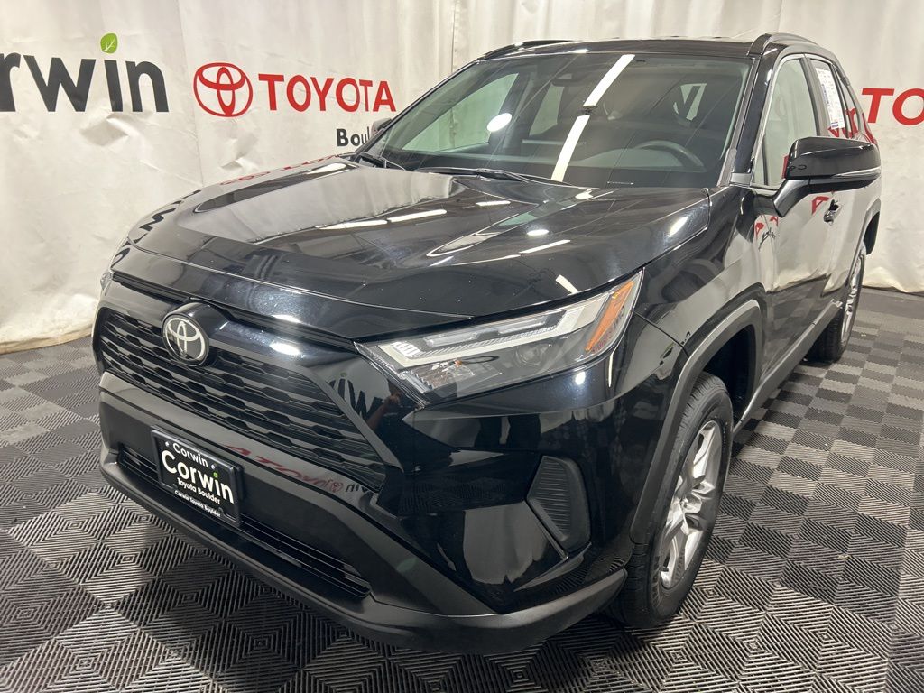 2025 Toyota RAV4 XLE photo 3