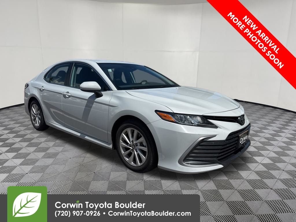2023 Toyota Camry LE's photo