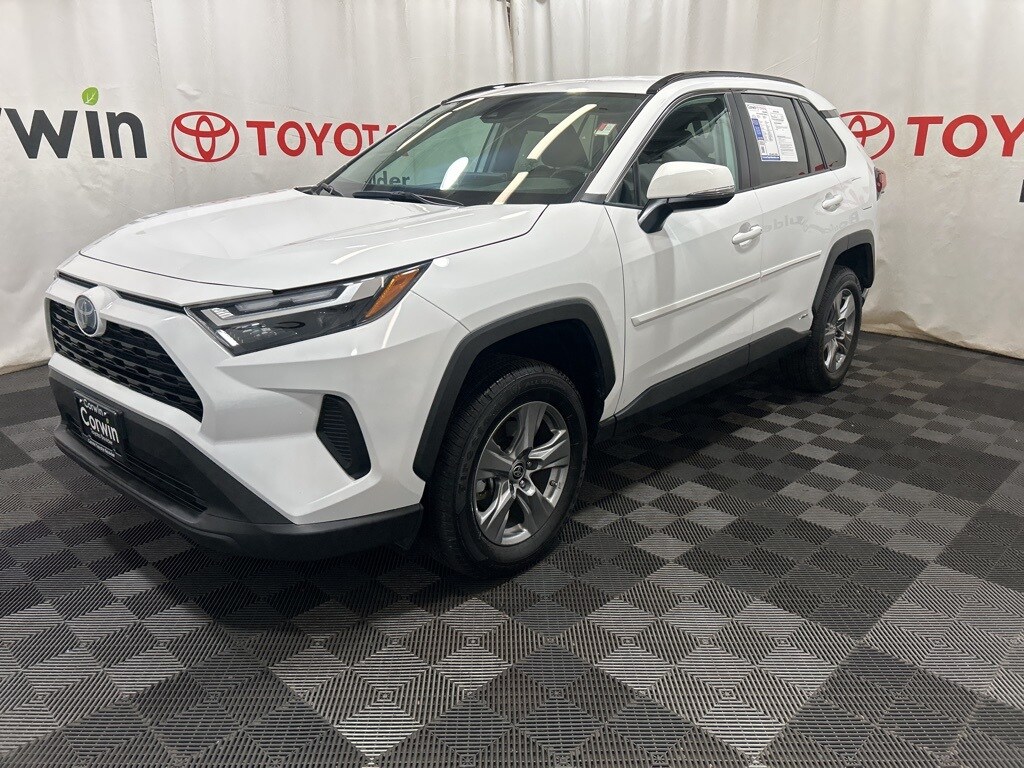 2024 Toyota RAV4 Hybrid LE photo 3