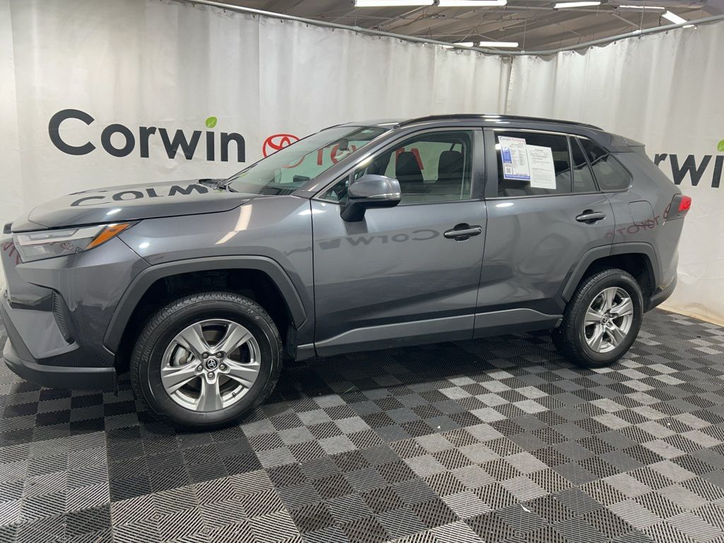 2024 Toyota RAV4 XLE photo 2