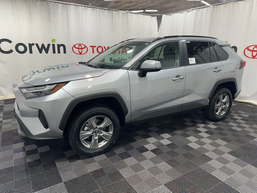 2025 Toyota RAV4 XLE photo 3