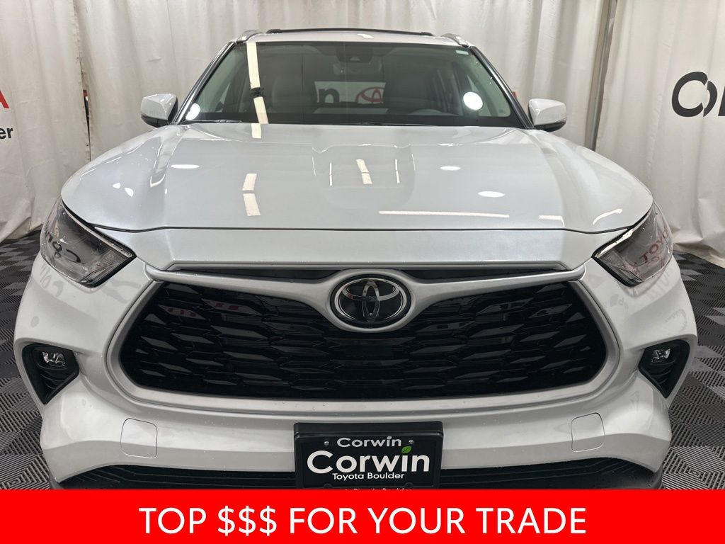 2026 Toyota Highlander XLE photo 2