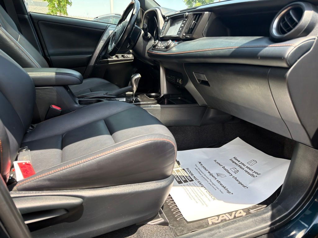 2018 Toyota RAV4 SE - Photo 11