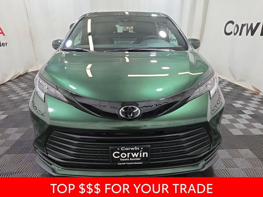 2026 Toyota Sienna Woodland Edition photo 2