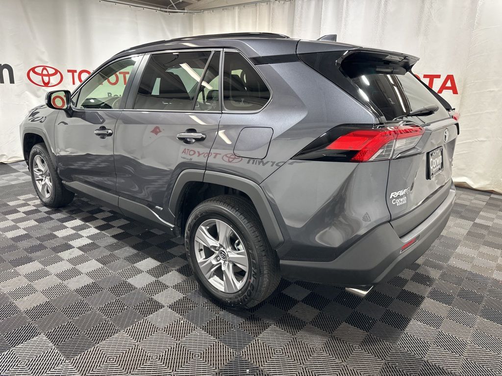 2025 Toyota RAV4 Hybrid XLE photo 2