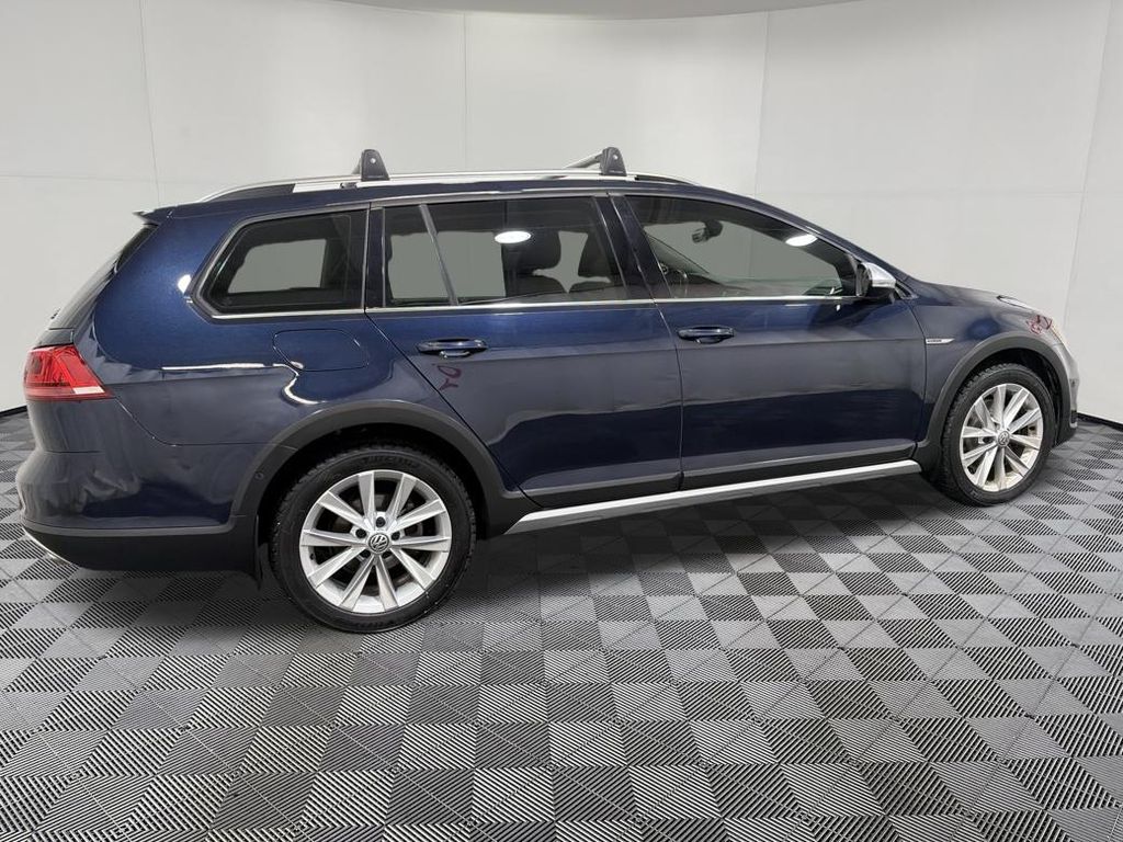 2017 Volkswagen Golf Alltrack 8