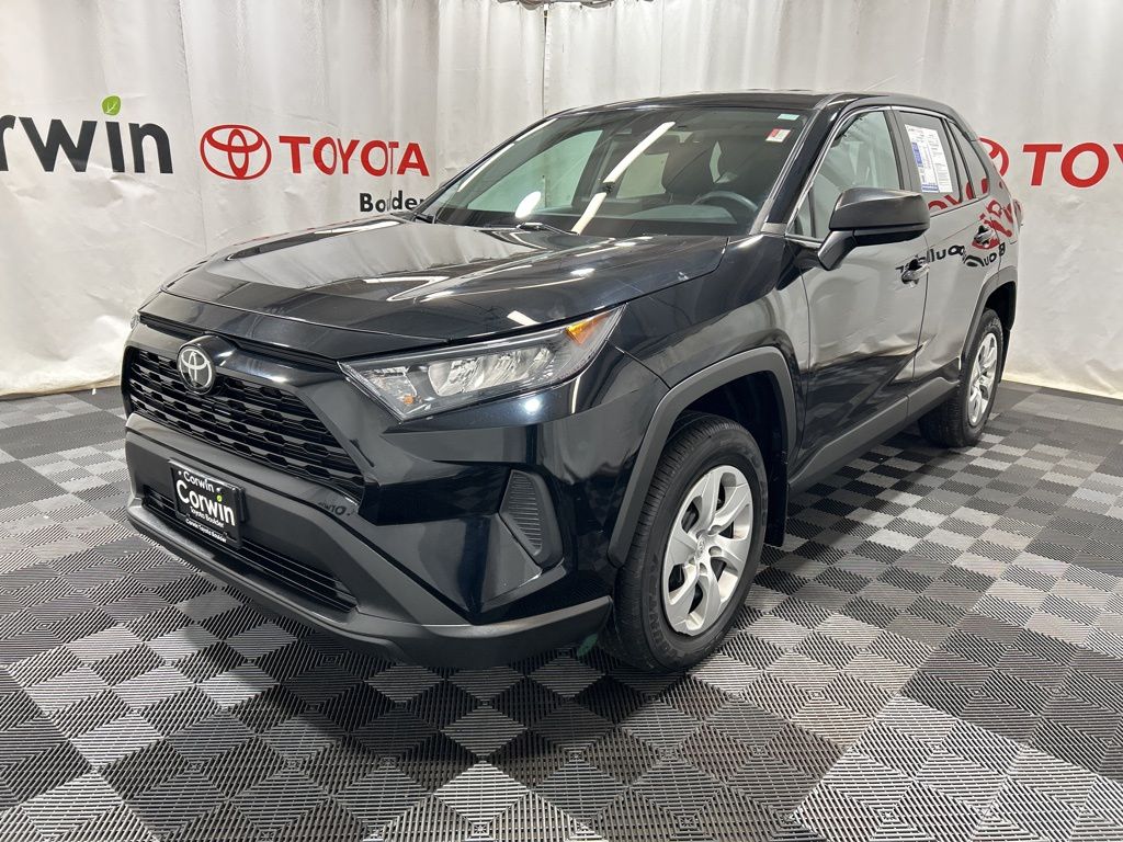 2022 Toyota RAV4 LE photo 3
