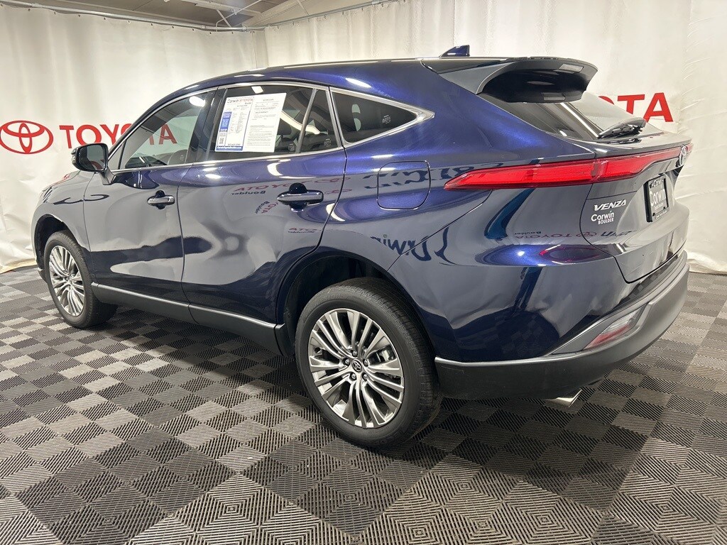 2023 Toyota Venza LE photo 4