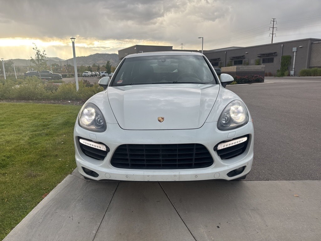 2014 Porsche Cayenne Turbo photo 2