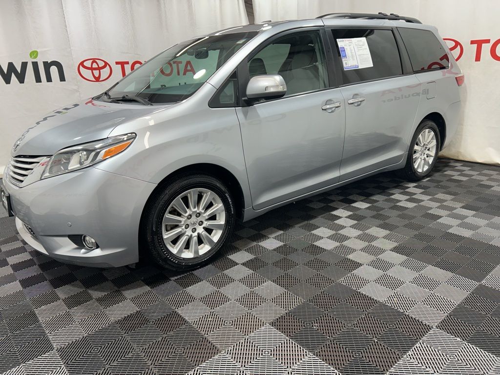 2015 Toyota Sienna Limited Premium photo 4