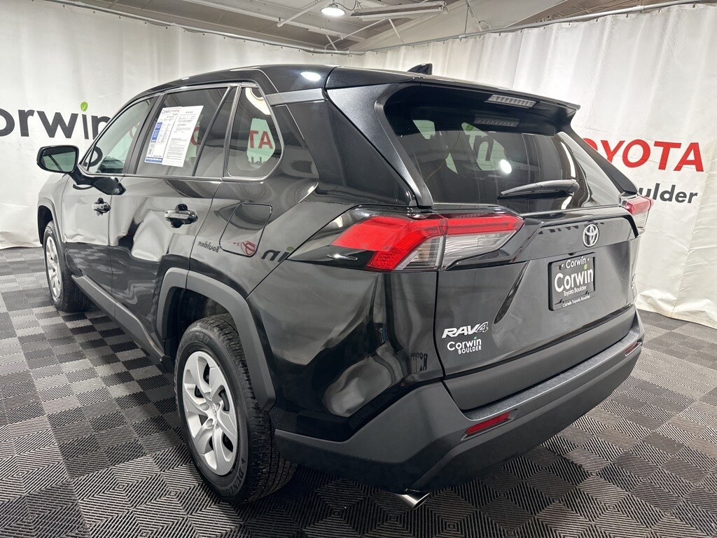 2024 Toyota RAV4 LE photo 3
