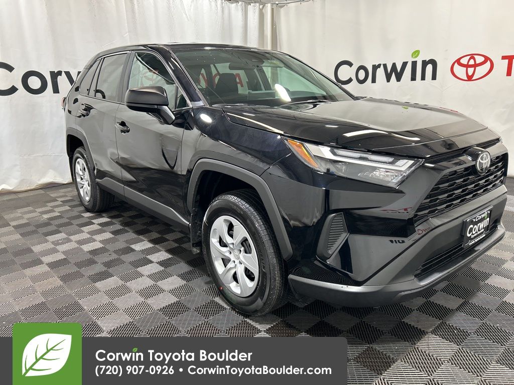 2025 Toyota RAV4 LE's photo