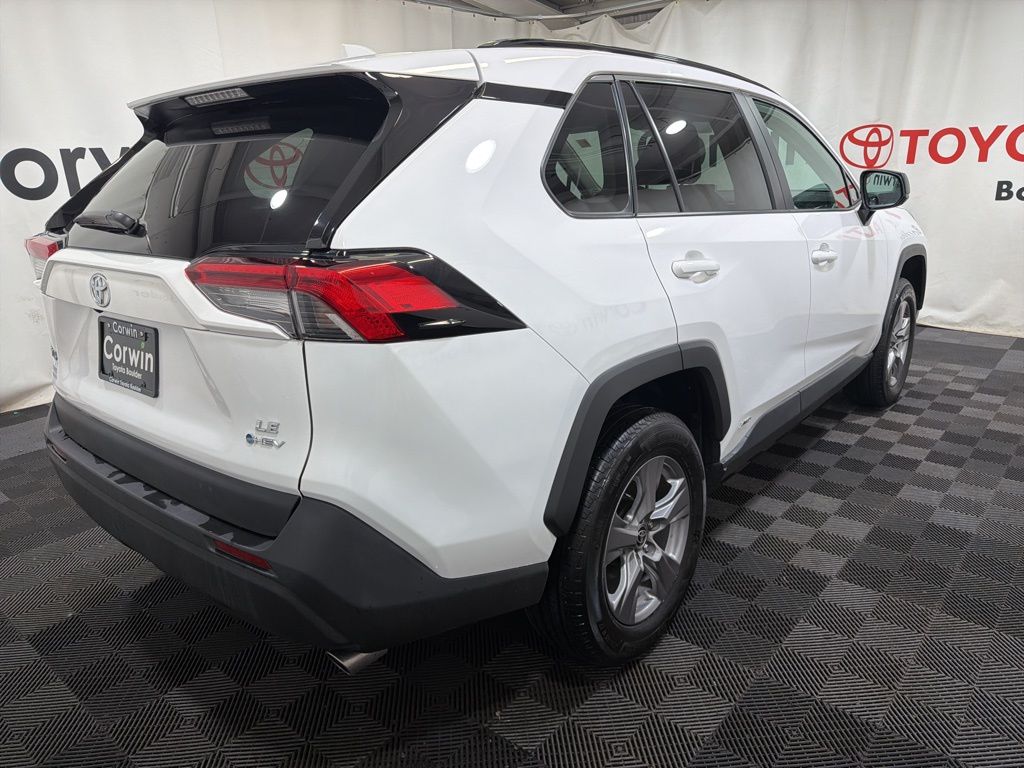 2025 Toyota RAV4 Hybrid LE photo 3