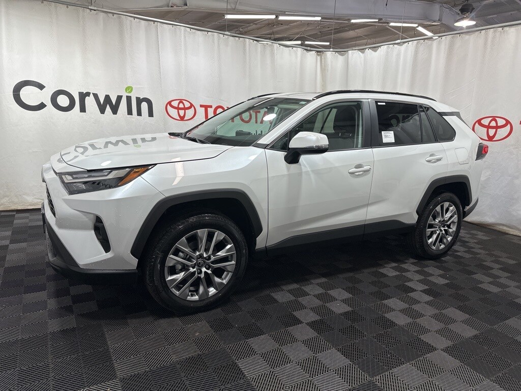 2025 Toyota RAV4 XLE Premium photo 4