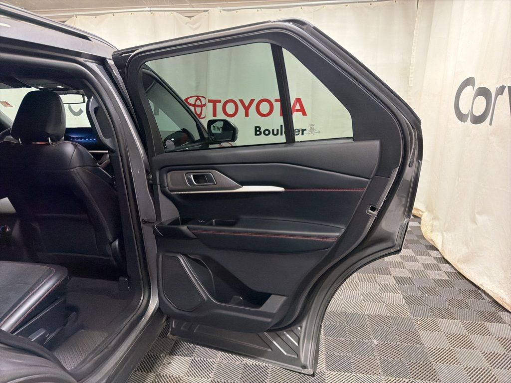 2025 Ford Explorer ST - Photo 13