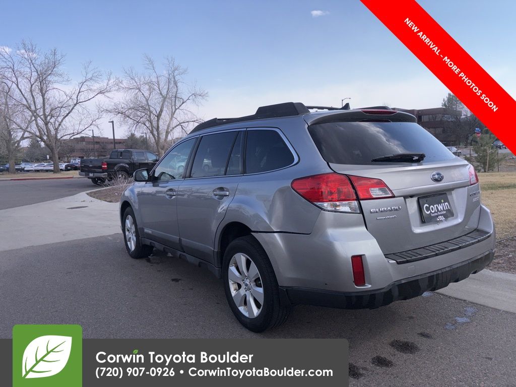 2011 Subaru Outback 2.5i Limited photo 4