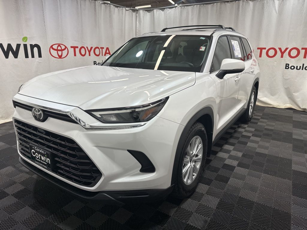2024 Toyota Highlander Hybrid XLE photo 2