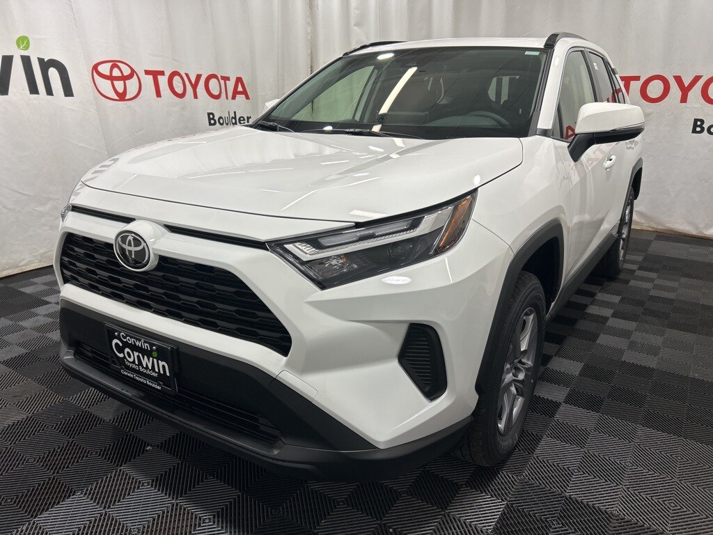 2025 Toyota RAV4 Hybrid XLE photo 3