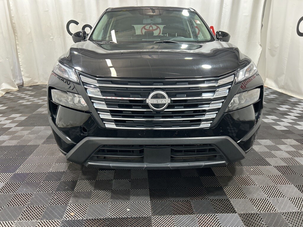 2024 Nissan Rogue SV photo 2