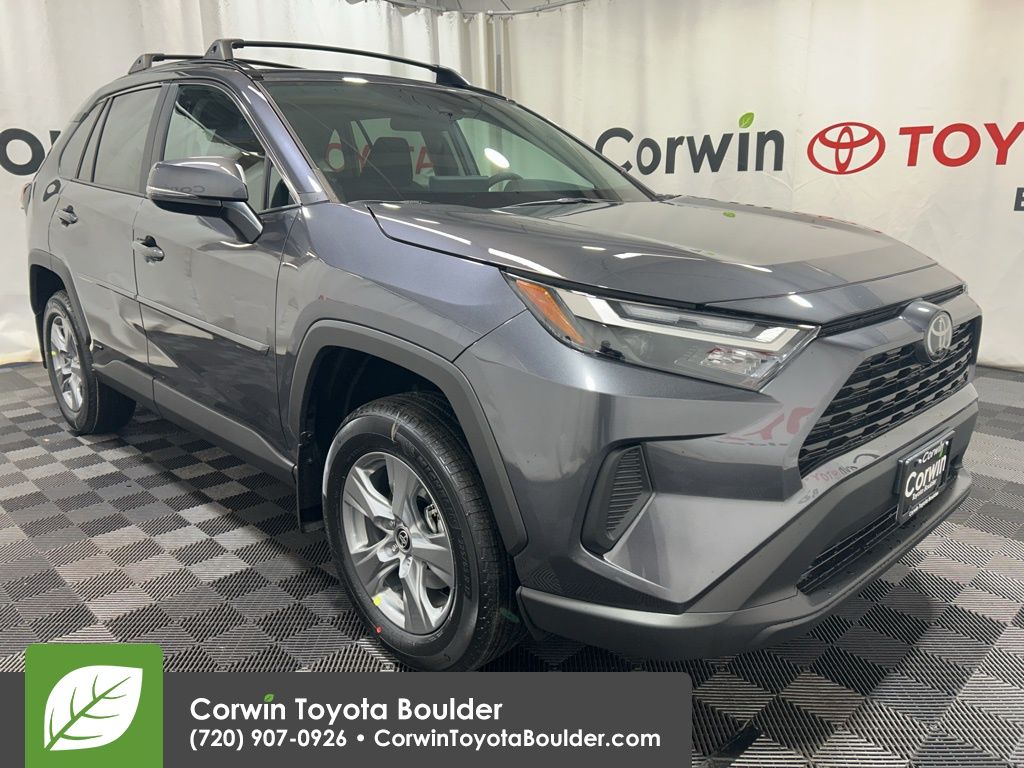 2025 Toyota RAV4 XLE's photo