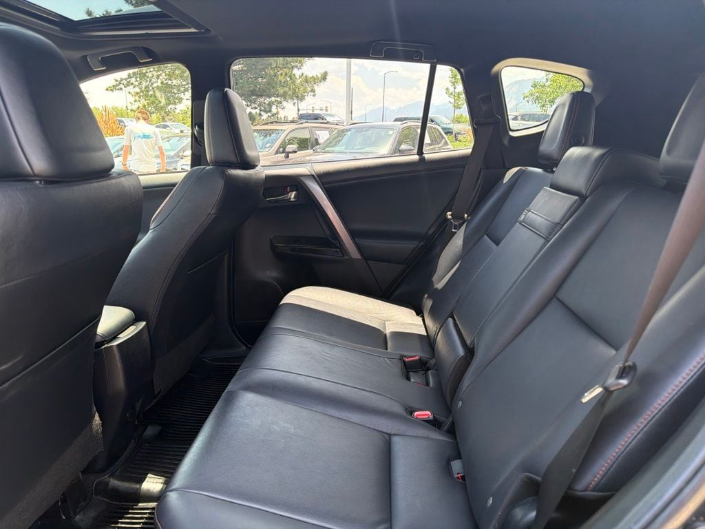 2018 Toyota RAV4 SE - Photo 20