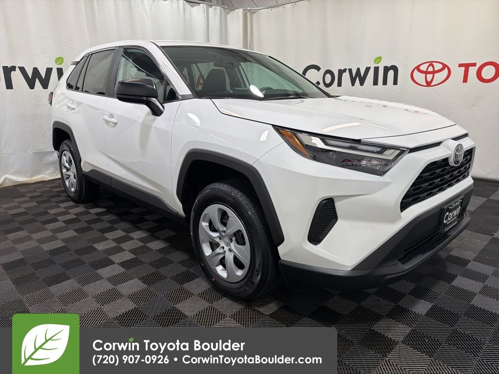 2025 Toyota RAV4 LE's photo