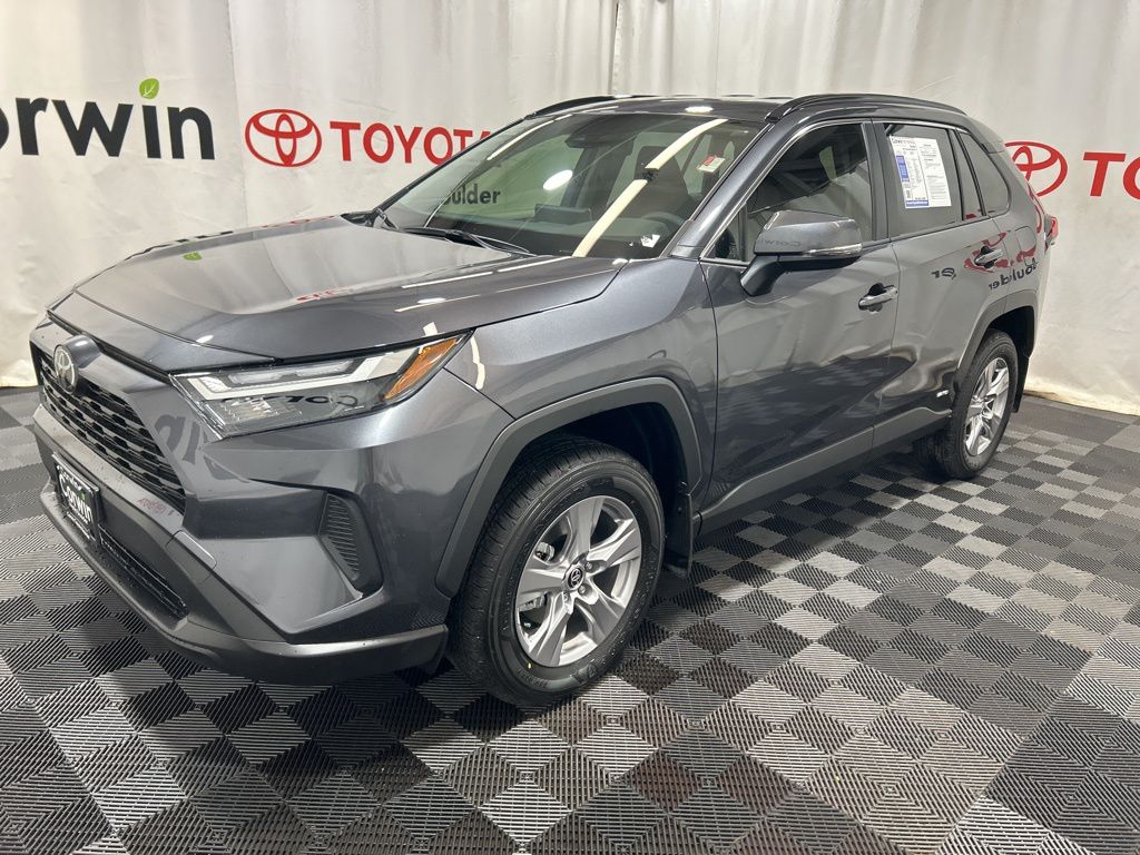 2025 Toyota RAV4 Hybrid XLE photo 4